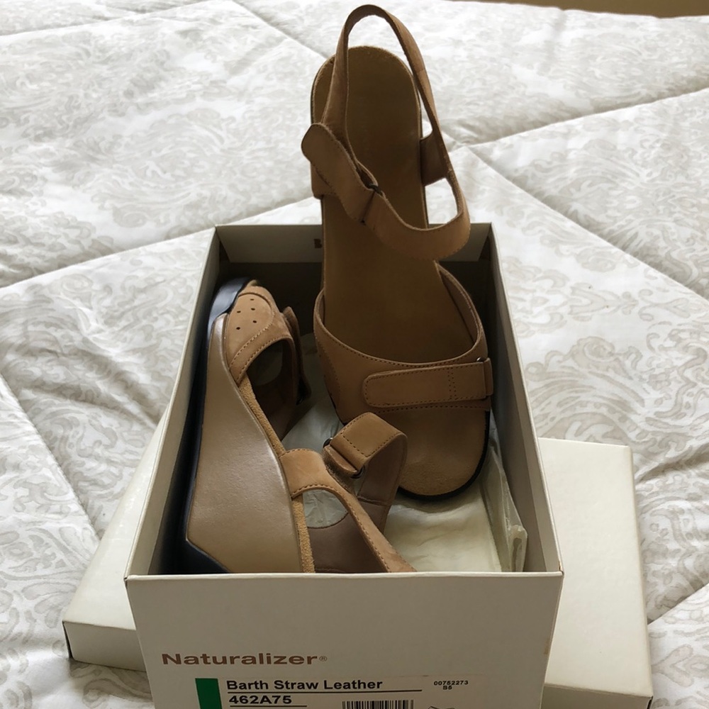 Naturalizer Barth Straw Suede Leather sandals size 10 Wide EEUC